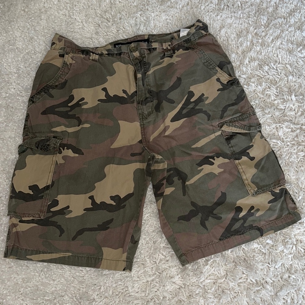 Men’s camo cargo shorts size:34